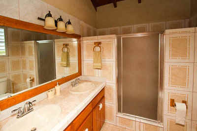 One-bedroom bath