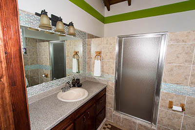 One-bedroom bath